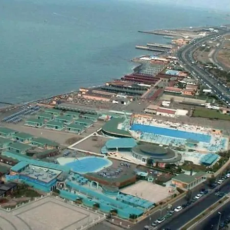 Da Emanuele-history And Sea At Your Fingertips Lido di Ostia